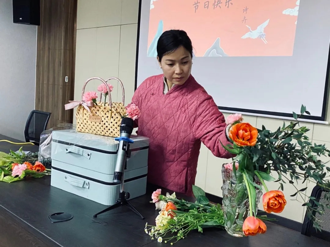 女神節快樂！三月花盛，品茗人生。